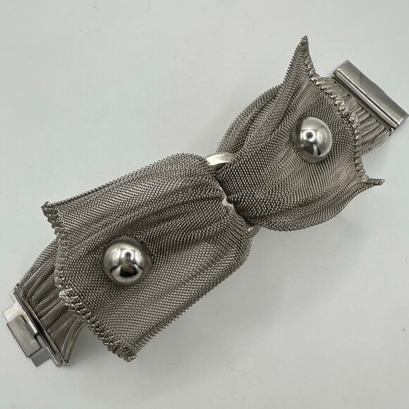 Vintage silver tone metal mesh studded bow ribbon statement wrap bracelet 6.75" - Picture 6 of 6